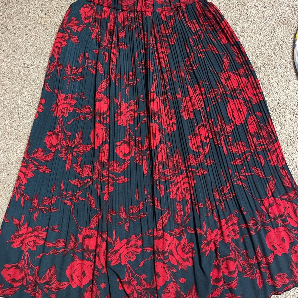 Floral Red and Black Pleated Skirt